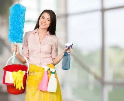 Treating mattress stains with a cloth and cleaning solution