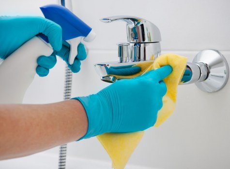 Bathroom deep cleaning for a move out inspection
